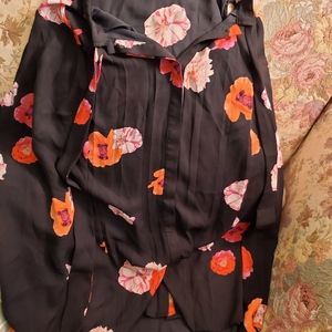 Beautiful sleeveless blouse with flowers